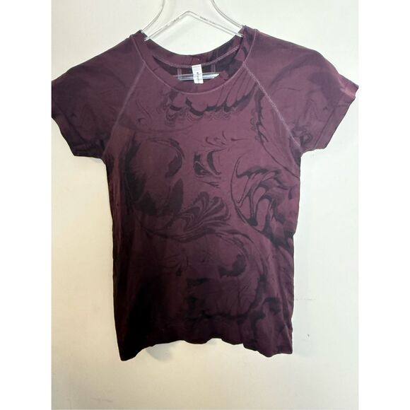 Athleta Momentum Seamless Tee XS Short Sleeve Spiced Cabernet Paisley - Picture 1 of 4